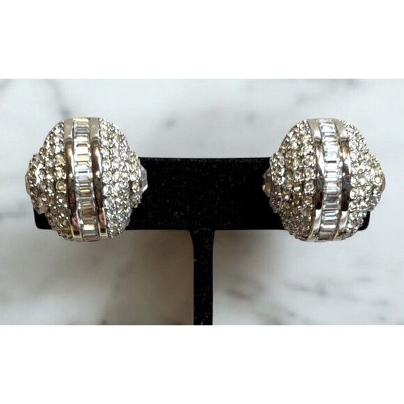 Vintage St. John Clear Rhinestone Crystal Silver Nautilus Shape Clip On Earrings - Picture 2 of 12